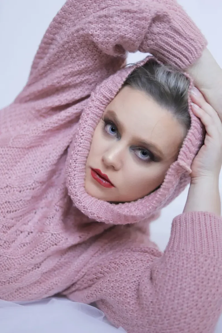 Sweater Comfort — FERRE Magazine | The October Fashion & Beauty Edition | Vol.14 | 2022