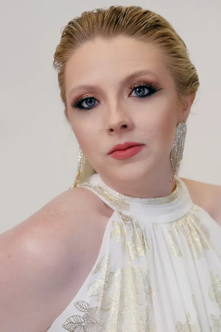 Comfort in Glamour — FERRE Magazine | The May Fashion & Beauty Edition | Vol.3 | 2023