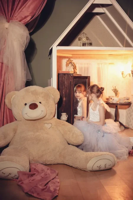 Alice in Wonderland — FERRE Magazine, March 2026